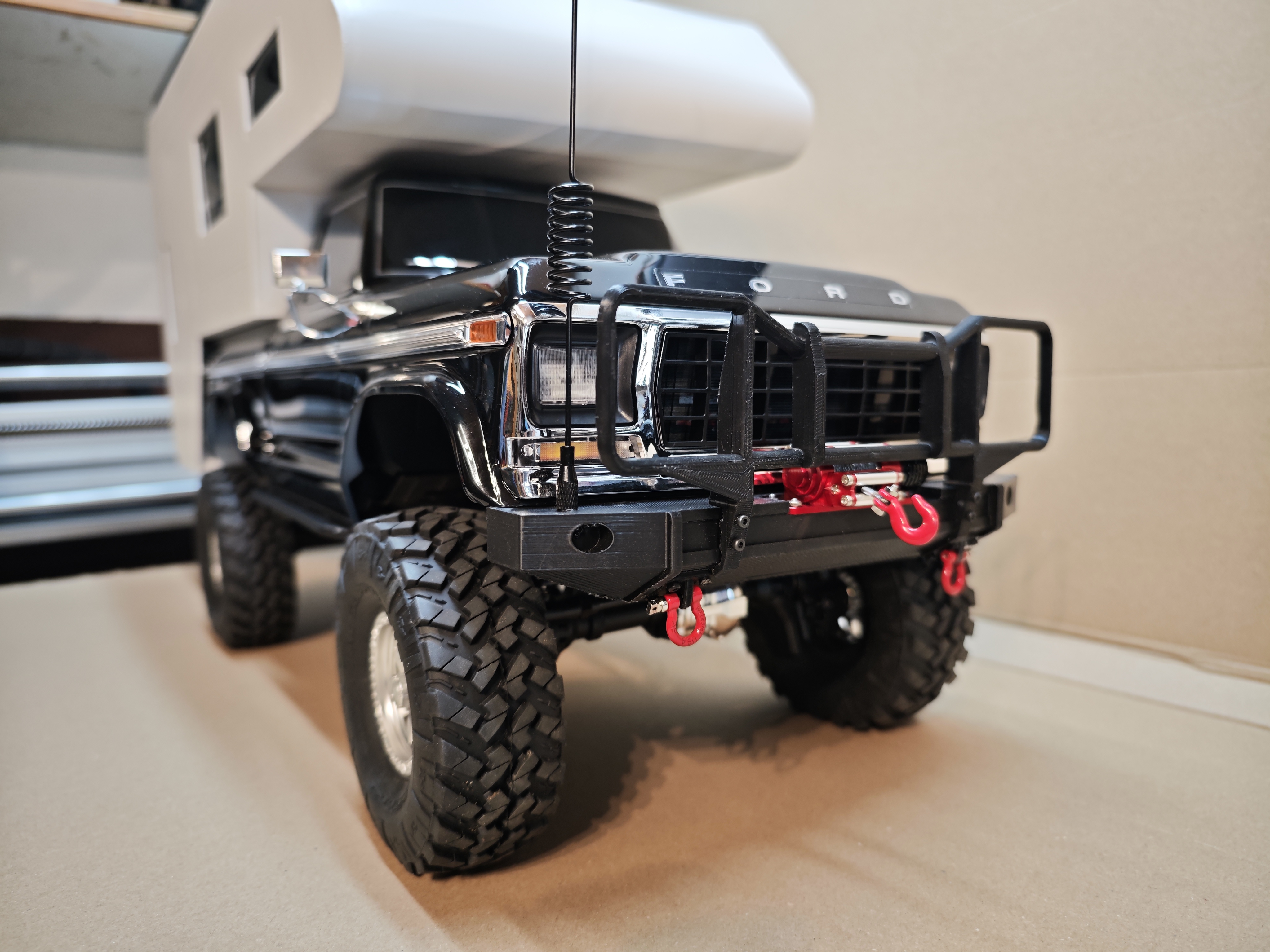 Traxxas TRX-4 Ford F150 Bumper mit Winch-Halter Bullfänger